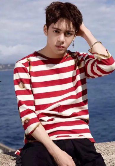 曾舜晞在线吃瓜,网络热议不断