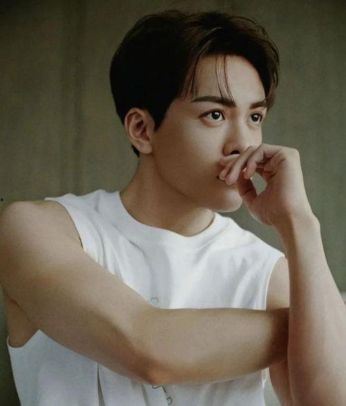 曾舜晞在线吃瓜,网络热议不断