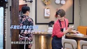 黄明昊蜜桃吃瓜,揭秘明星日常生活中的趣味瞬间